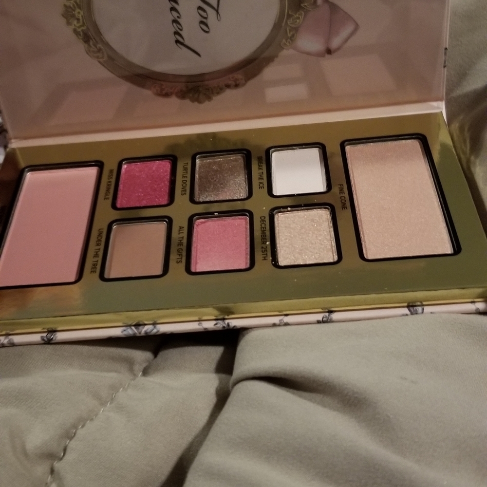 Makeup Set - Picture 9 of 12